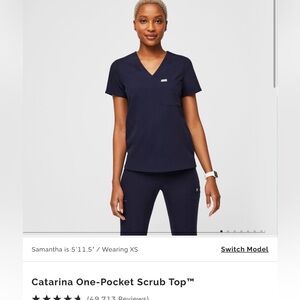 Figs size large Catarina One-Pocket Scrub Top™ Navy